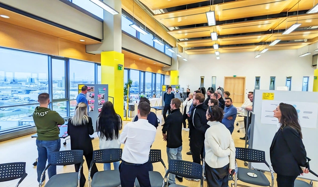 Rewe Mitarbeiter:innen bei einem Strategie-Workshop.